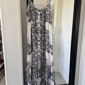 100% Silk Floral Black and White Maxi Dress L